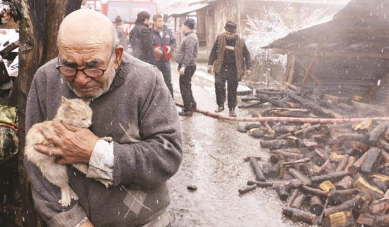 Türkiye Onu Bu Fotoğrafla Tanımıştı! Ali Dede Hayatını Kaybetti