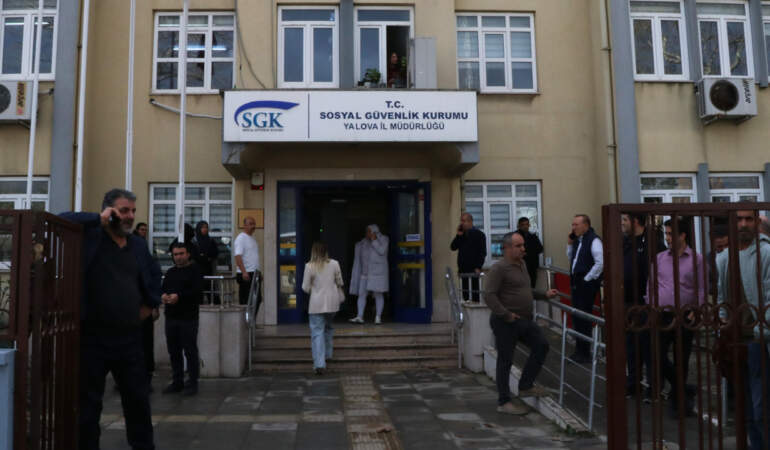 Yalova Sosyal Güvenlik İl Müdürlüğü Binasında Silahlı Saldırı