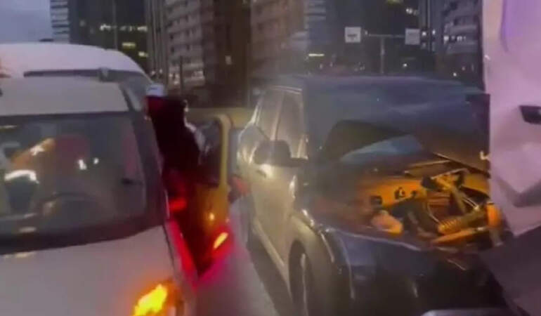 Yenibosna D-100 Karayolu’nda Zincirleme Kaza! Çok Sayıda Yaralı Var