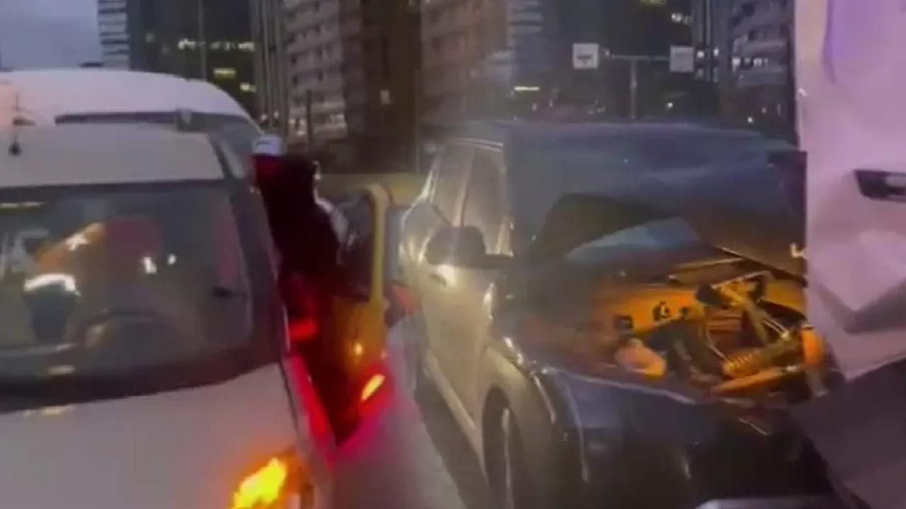 Yenibosna D-100 Karayolu’nda Zincirleme Kaza! Çok Sayıda Yaralı Var