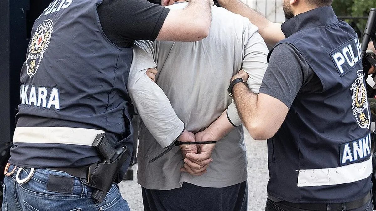 11 ilde FETÖ operasyonu: 93 vergi müfettişi gözaltında