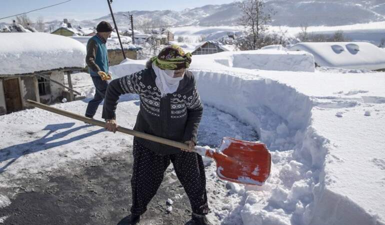 Sıcaklık rekor kırarken bu kadar kar neden yağıyor?