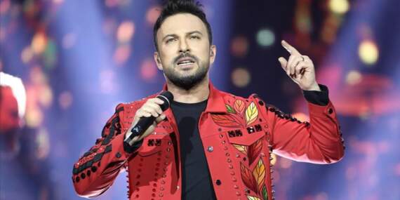 Megastar Tarkan’dan kalpleri ısıtan jest! Bileti olmayan hayranına öyle bir şey yaptı ki… “Boşuna Megastar değil”