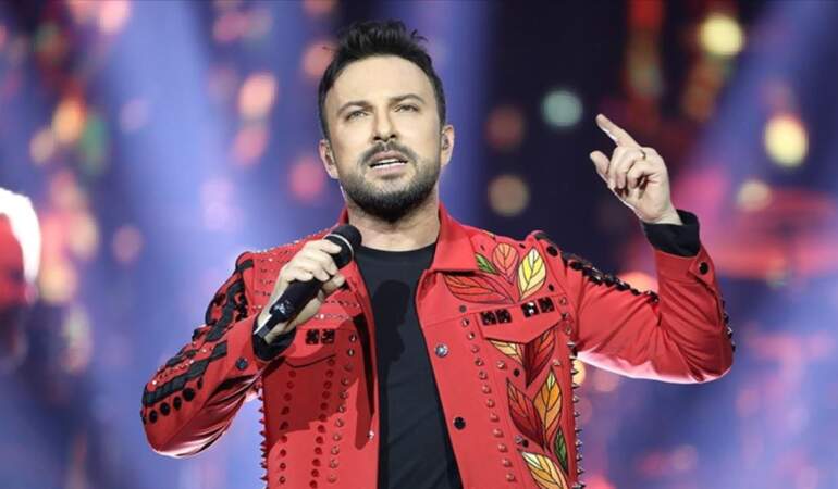 Megastar Tarkan’dan kalpleri ısıtan jest! Bileti olmayan hayranına öyle bir şey yaptı ki… “Boşuna Megastar değil”