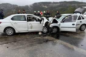 Burdur’da katliam gibi kaza! İki otomobil kafa kafaya çarpıştı: 7 ölü, 5 yaralı