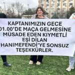 Halı saha maçında ezber bozan pankart: Eşinden izin aldı, takım arkadaşları teşekkür etti!
