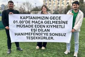 Halı saha maçında ezber bozan pankart: Eşinden izin aldı, takım arkadaşları teşekkür etti!