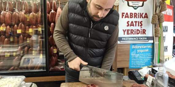 Kiloyla değil dilimle satılıyor! Sezonu başladı: Dilimi 10 TL, kilosu 3 bin 200 TL!