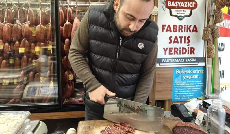 Kiloyla değil dilimle satılıyor! Sezonu başladı: Dilimi 10 TL, kilosu 3 bin 200 TL!