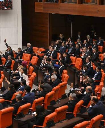 TBMM’de dikkat çeken tablo: 18 milletvekili kürsüye yalnızca yemin için çıktı