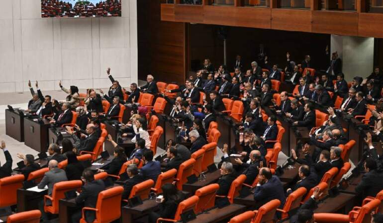 TBMM’de dikkat çeken tablo: 18 milletvekili kürsüye yalnızca yemin için çıktı
