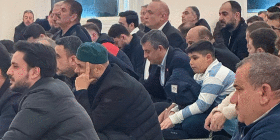 Özgür Özel Berat Kandili’nde mevlid programına katıldı