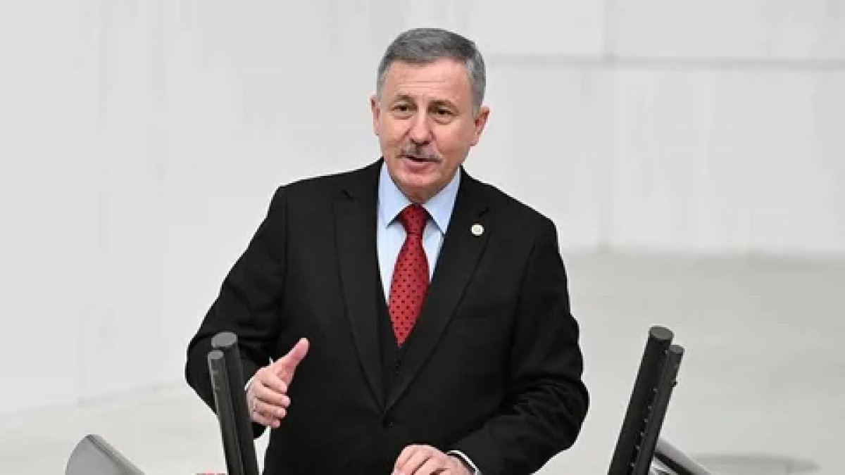 Selçuk Özdağ’dan kamudaki atıl kadrolar için tüm bakanlara soru önergesi