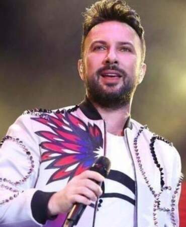 Megastar Tarkan’dan kalpleri ısıtan hareket! İstanbul konserinde izdiham arasındaki çocuğu kurtardı