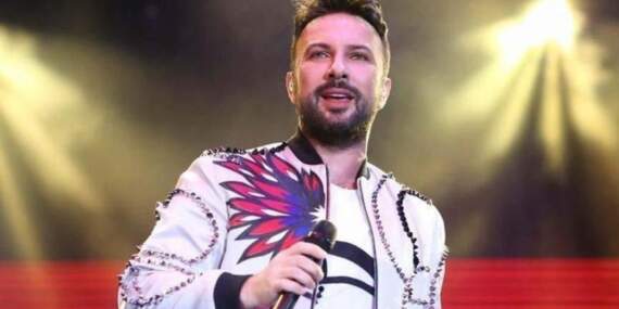 Megastar Tarkan’dan kalpleri ısıtan hareket! İstanbul konserinde izdiham arasındaki çocuğu kurtardı