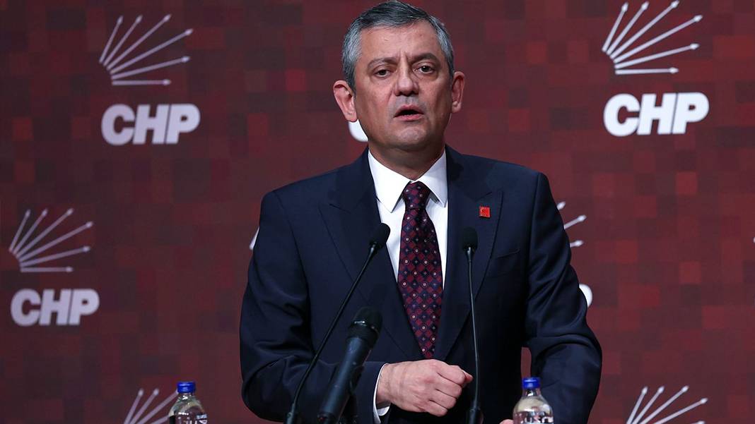 Özel’den ‘Abdullah Hoca’ tepkisi: CHP için Mevlid okudu diye görevden aldılar