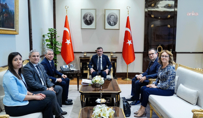 Yılmaz YASED Başkanı Tolga Demirözü ile görüştü