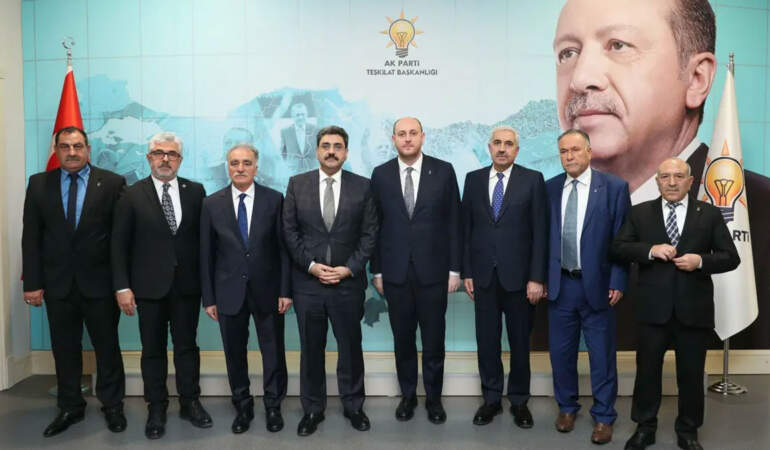 AK Parti, 2 ilçe başkanını görevden aldı