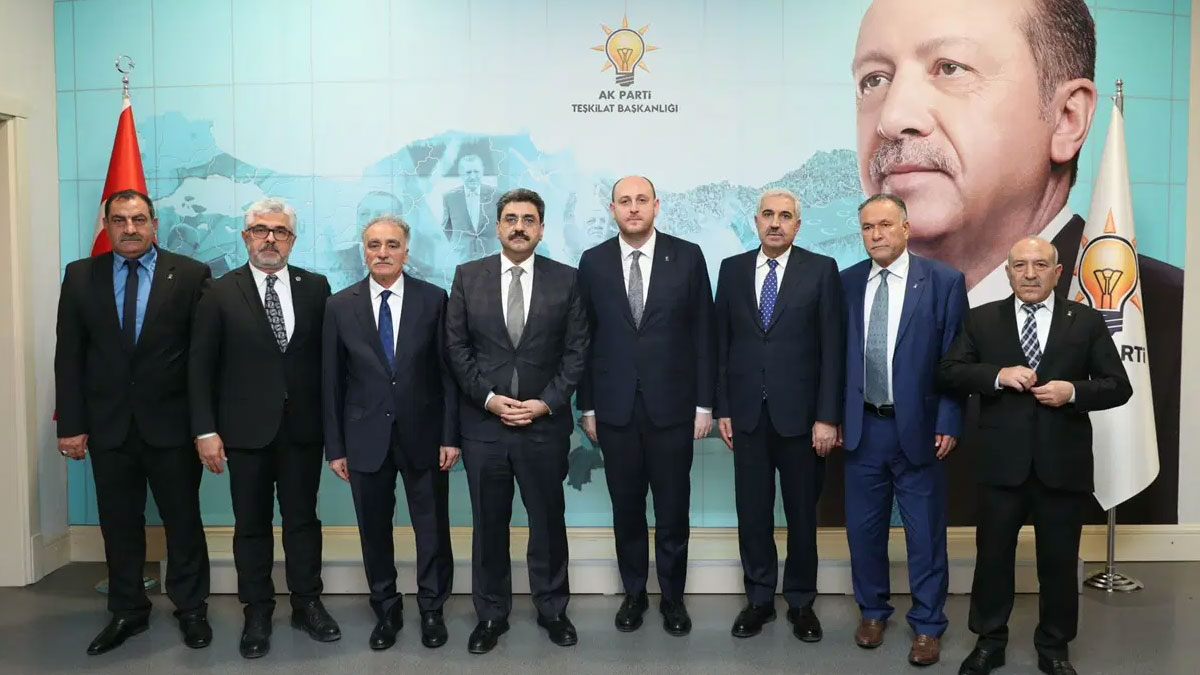 AK Parti, 2 ilçe başkanını görevden aldı