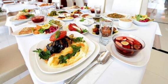 Ramazana sayılı günler kaldı, sofralardaki fiyat makası açıldı: 4 kişilik lüks iftar, 30 ramazan kolisine bedel