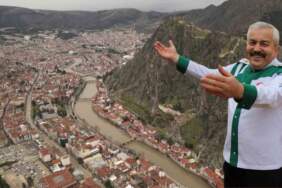 Geçen yıl kurumuştu bu yıl su seviyesi 2 metre yükseldi! Yeşilırmak Nehri’nde bereket: Piknik masaları akıntıya kapıldı