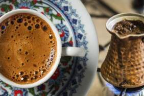 Kahveyi köpüklü yapamayanlara yeni tüyo! Bu yöntem köpüğü 10 kat artırıyor: Tek malzeme yeterli