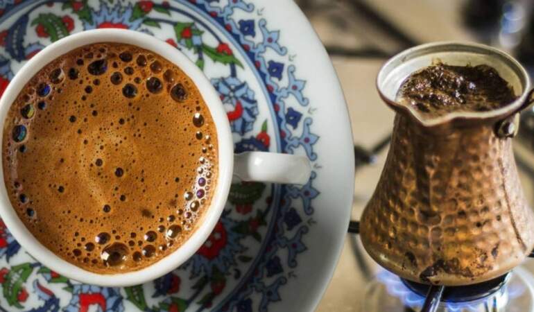 Kahveyi köpüklü yapamayanlara yeni tüyo! Bu yöntem köpüğü 10 kat artırıyor: Tek malzeme yeterli