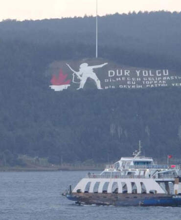 Bozcaada ve Gökçeada’da feribot seferlerine fırtına muhalefeti