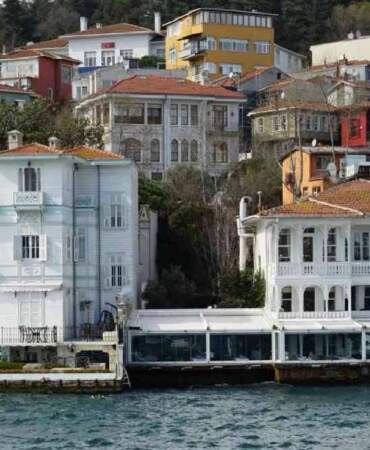 İki asrı devirdi, rekor fiyatıyla satışını bekliyor! İstanbul’un en dikkat çeken yalısı fiyatıyla dudak uçuklattı