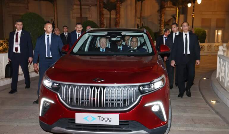 Erdoğan, Sisi’ye Togg hediye etti