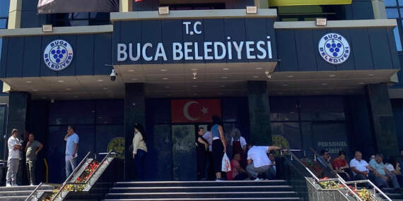Buca Belediyesi’ne operasyon: 28 kişiye gözaltı kararı
