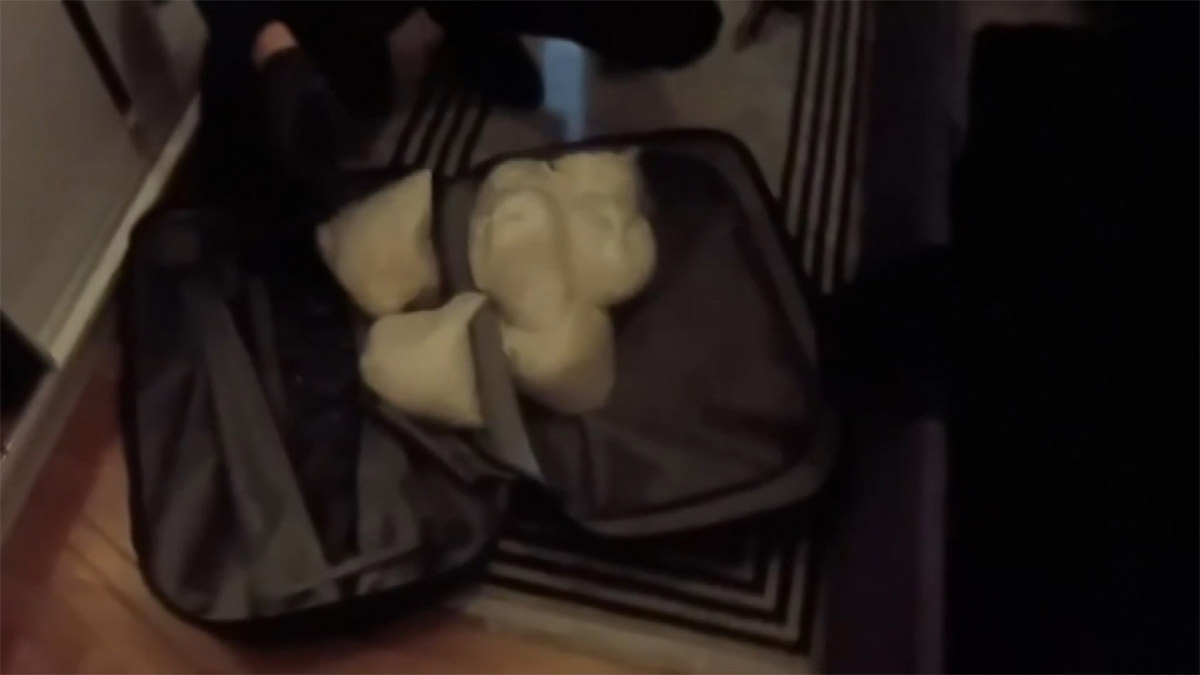 Bahçelievler’de bir eve uyuşturucu baskını: Valizden 18 kilo metamfetamin çıktı