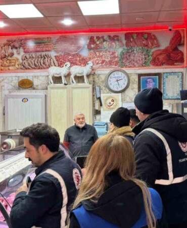 Ramazan fırsatçılığı bu kasaptan sökmüyor! Bütün kasaplar fiyat artırırken o ‘Aşırı buldum’ deyip kafa tuttu