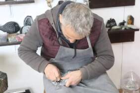 Hobi diye başladı hayal edemeyeceği noktaya ulaştı! 25 yıllık emek: Ekmeğini gerçekten ‘Taştan’ çıkarıyor