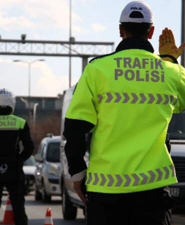 Trafik Kanunu’nda yeni dönem: Yaya yoluna girene 5 bin TL, zincir takmayana ağır ceza