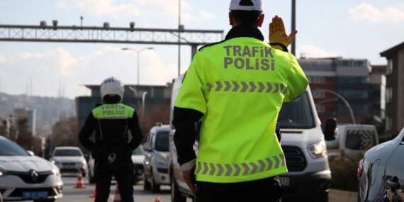 Trafik Kanunu’nda yeni dönem: Yaya yoluna girene 5 bin TL, zincir takmayana ağır ceza