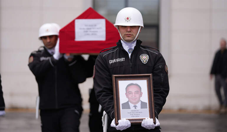 Araç muayene istasyonundaki kavga ölümle bitti: Polis memuru hayatını kaybetti