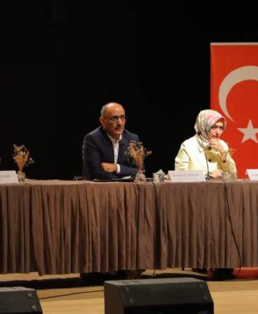 İHH, Kadın ve Savaş Paneli düzenledi
