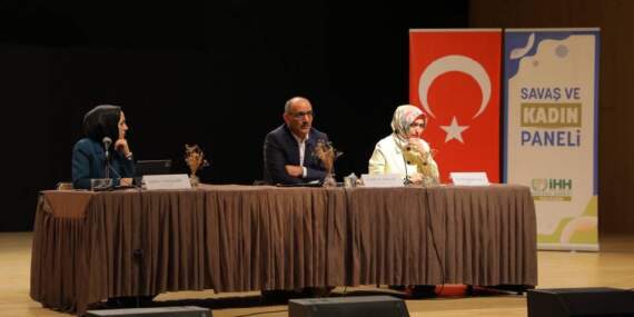 İHH, Kadın ve Savaş Paneli düzenledi