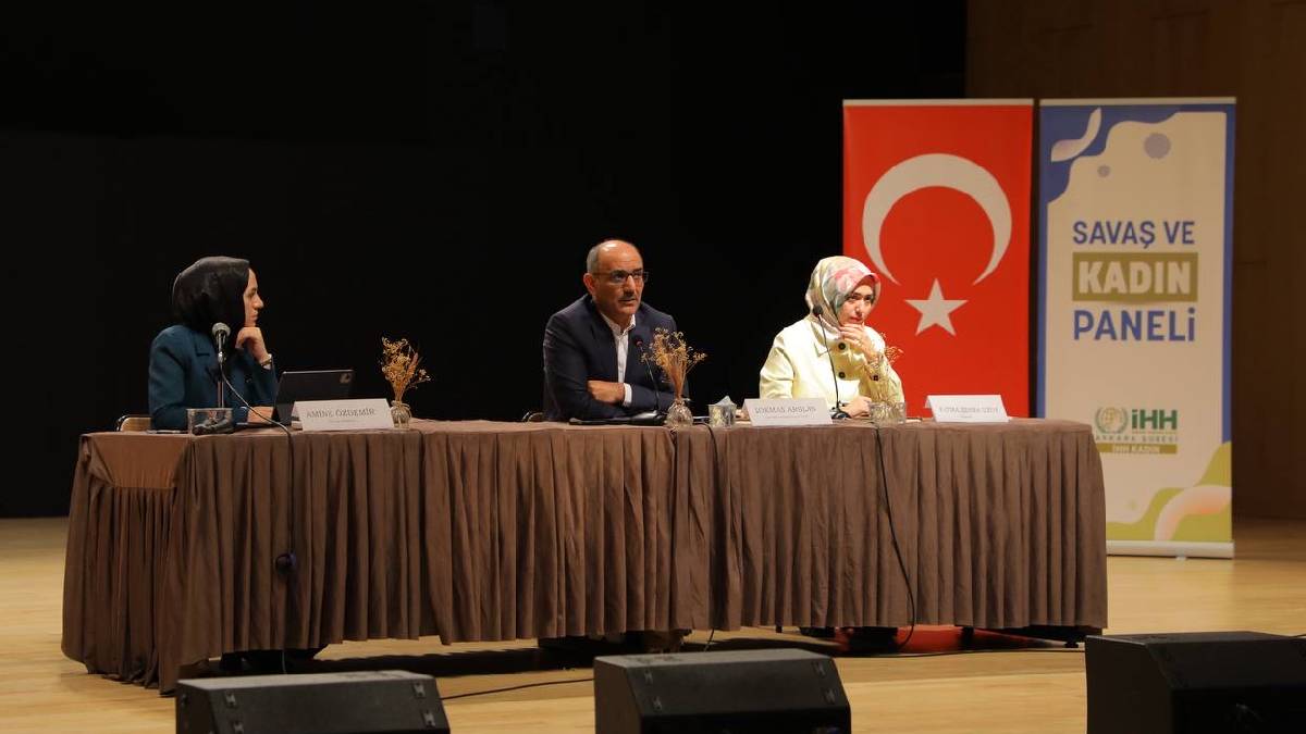 İHH, Kadın ve Savaş Paneli düzenledi