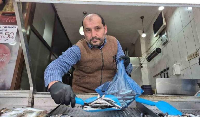 Hamsi azaldı tezgahlar istavritle coştu! Karadeniz’in yeni gözdesi: Sofraları şenlendiriyor