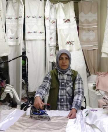 13 yaşında başladı, sabretti kendi atölyesini kurdu! Veresiye aldığı dikiş makinesiyle hayallerini gerçekleştirdi