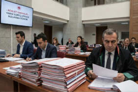 Mahkeme kararları neden gecikiyor? Yargılamayı uzatan sebepler neler? Bürokratik hantallığa neşter vuruluyor!