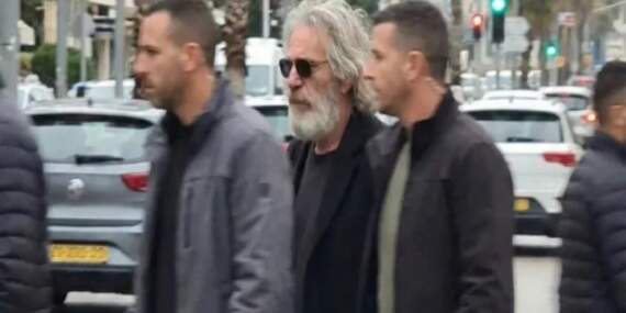 Jeffrey Epstein ölmedi mi? Sokaktaki o fotoğrafın arkasındaki gerçek ortaya çıktı!
