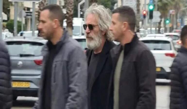 Jeffrey Epstein ölmedi mi? Sokaktaki o fotoğrafın arkasındaki gerçek ortaya çıktı!