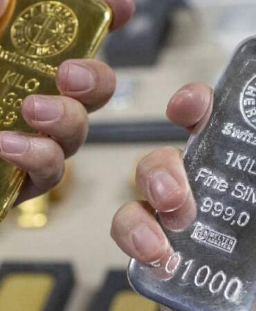 Fed belirsizliği emtiayı sarstı: Gümüş düştü, altın direndi