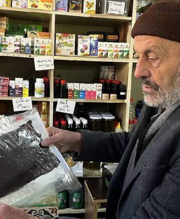 Sedir ağacı özünden yapılıyor, nefes darlığına iyi geliyor! 65 yıldır bu işi yapıyor, kilosunu 200 TL’ye satıyor