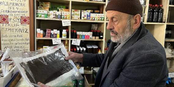 Sedir ağacı özünden yapılıyor, nefes darlığına iyi geliyor! 65 yıldır bu işi yapıyor, kilosunu 200 TL’ye satıyor
