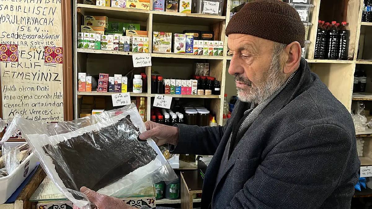 Sedir ağacı özünden yapılıyor, nefes darlığına iyi geliyor! 65 yıldır bu işi yapıyor, kilosunu 200 TL’ye satıyor