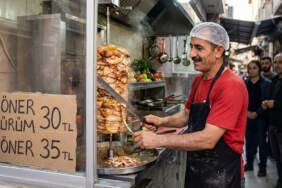 En ucuz tavuk döner nerede satılıyor? Tavuk döner maliyeti kaç TL? Kilis’te tavuk döner fiyatları şaşırttı!